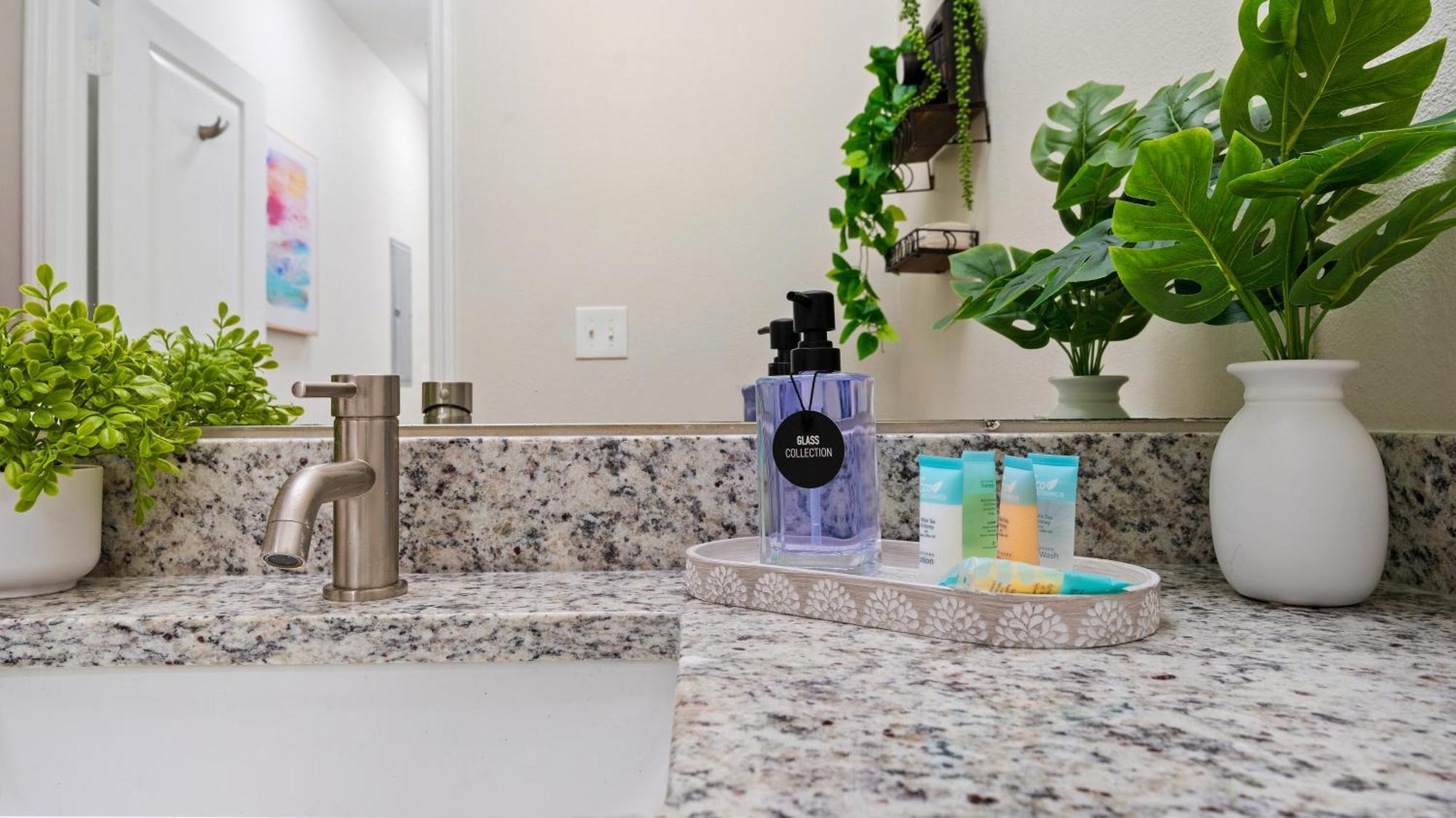 Urban 2Br2Ba Gem-Near Airport Apartment แทมปา ภายนอก รูปภาพ
